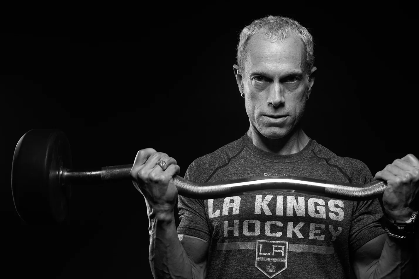 Rick Scott, black and white, curling a barbell in an LA Kings Hockey shirt